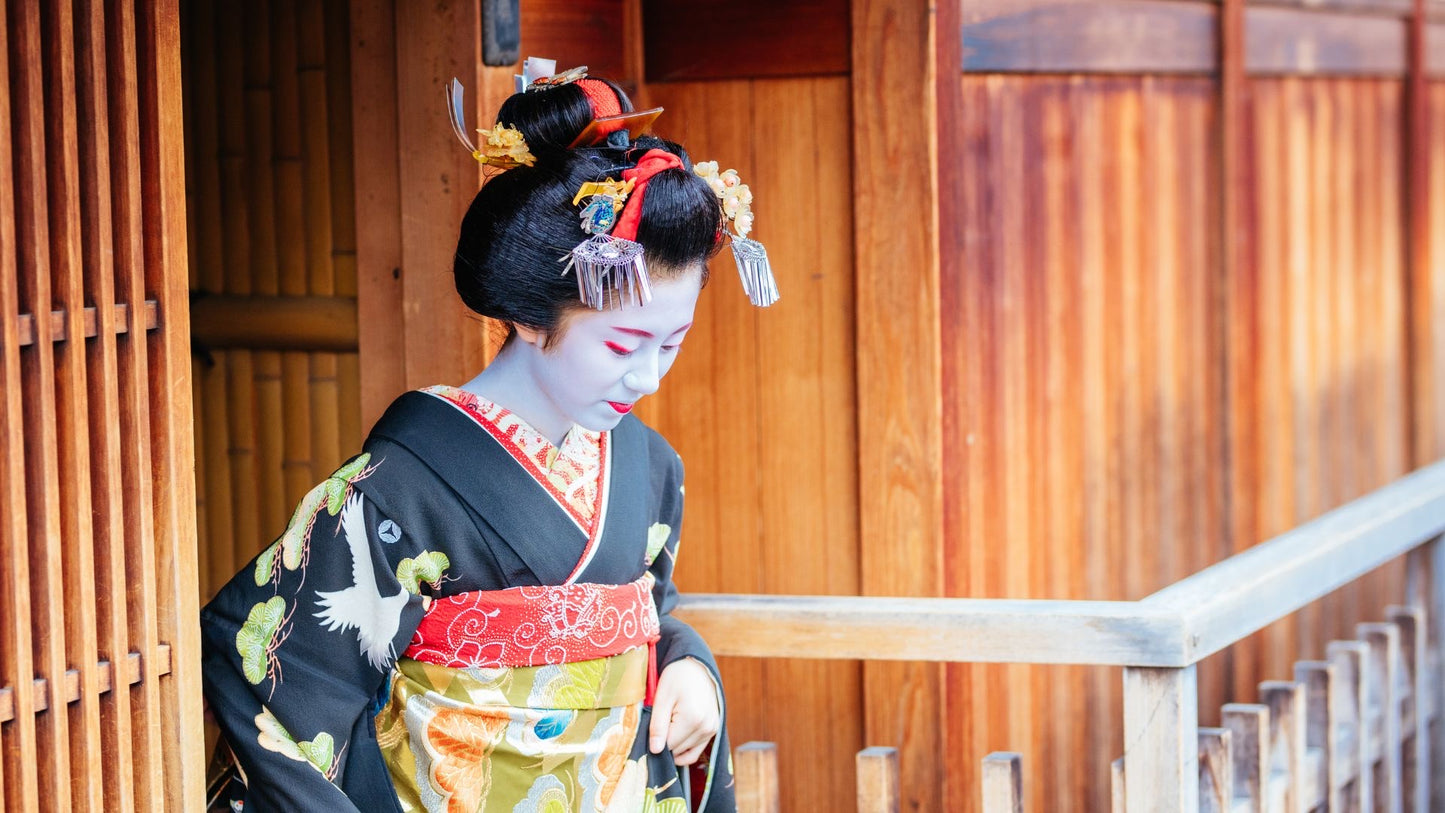 1 Hour Geisha Show & Kitano Tenmangu Shrine with Geisha in Kyoto