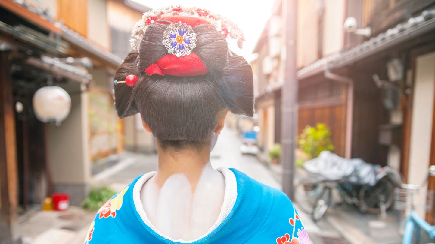 1 Hour Geisha Show & Kitano Tenmangu Shrine with Geisha in Kyoto