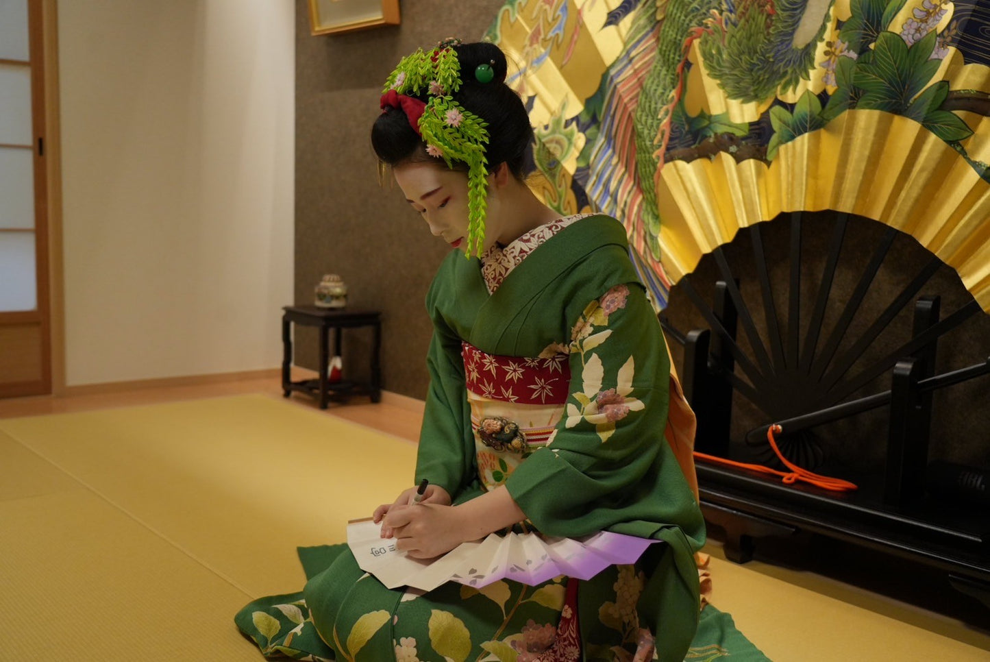 The Art of Geisha: Exclusive Show & Traditional Japanese Game